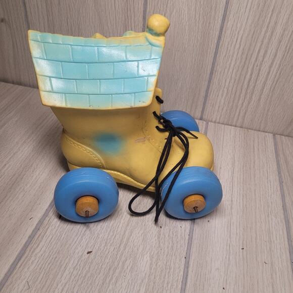 Vntg 1960 Pull Toy The Old Lady That Lived In The Shoe Plastic Retro Nostalgic - Picture 3 of 6